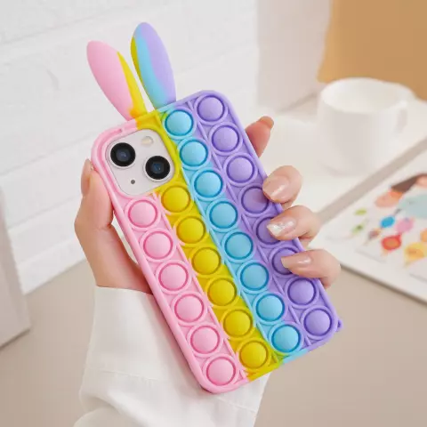 Coque en silicone Bunny Pop Fidget Bubble compatible avec iPhone 15 Plus - rose, jaune, bleu et violet