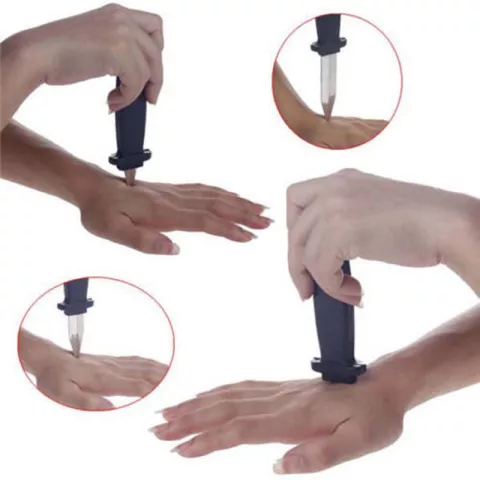 Couteau factice r&eacute;tractable fausse dague en plastique