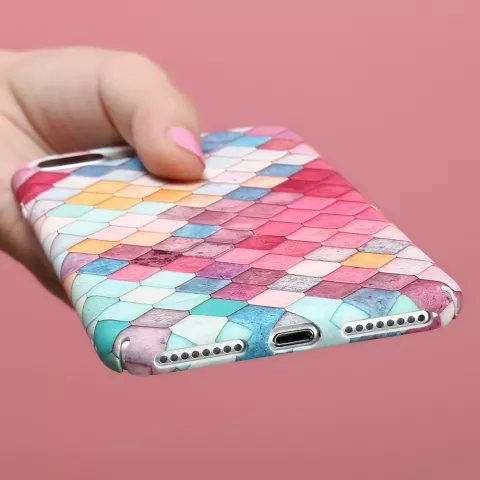 Coque rigide aux &eacute;chelles color&eacute;es pour iPhone X XS