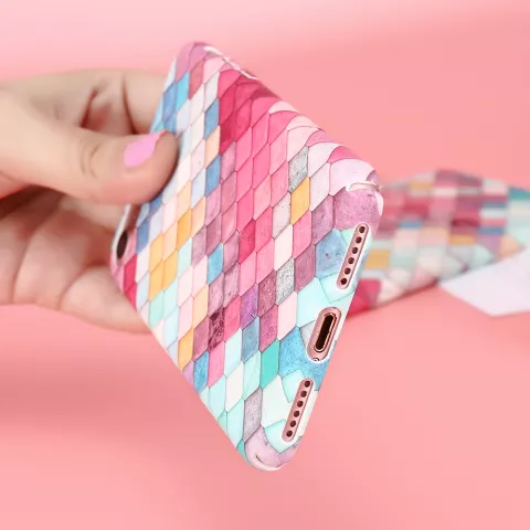 Coque rigide aux &eacute;chelles color&eacute;es pour iPhone X XS