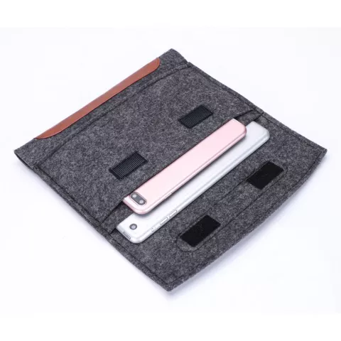 &Eacute;tui &agrave; insert compatible avec iPad mini, cuir artificiel et feutre - &Eacute;tui gris