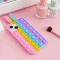 Coque en silicone Bunny Pop Fidget Bubble compatible avec iPhone 15 Plus - rose, jaune, bleu et violet