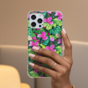 Coque en TPU avec feuilles et fleurs tropicales avec coins renforc&eacute;s compatible avec iPhone 13